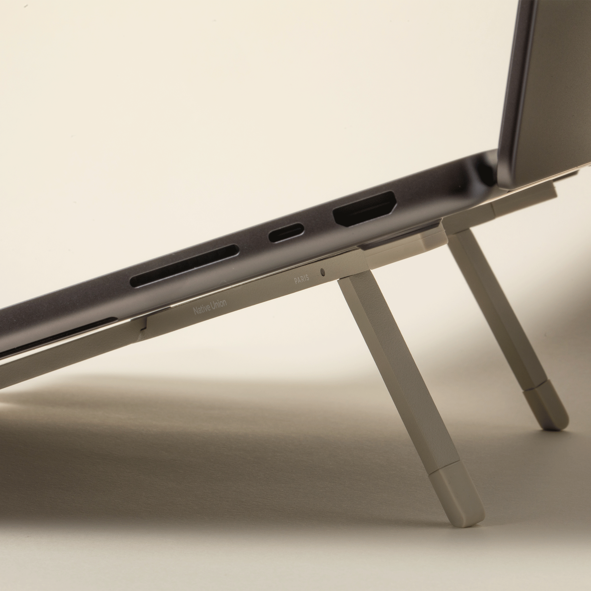 native-union-fold-laptop-stand-faltbarer-aluminium-notebook-st-nder-mit-rutschfe image 3