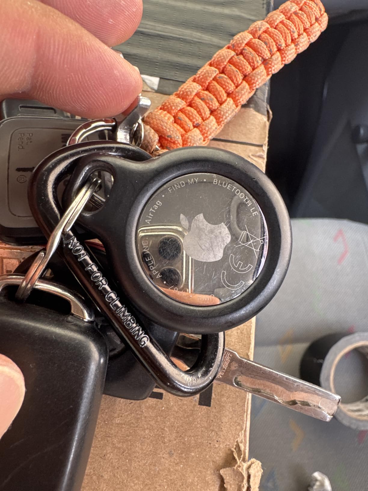 Sitzt bombenfest
