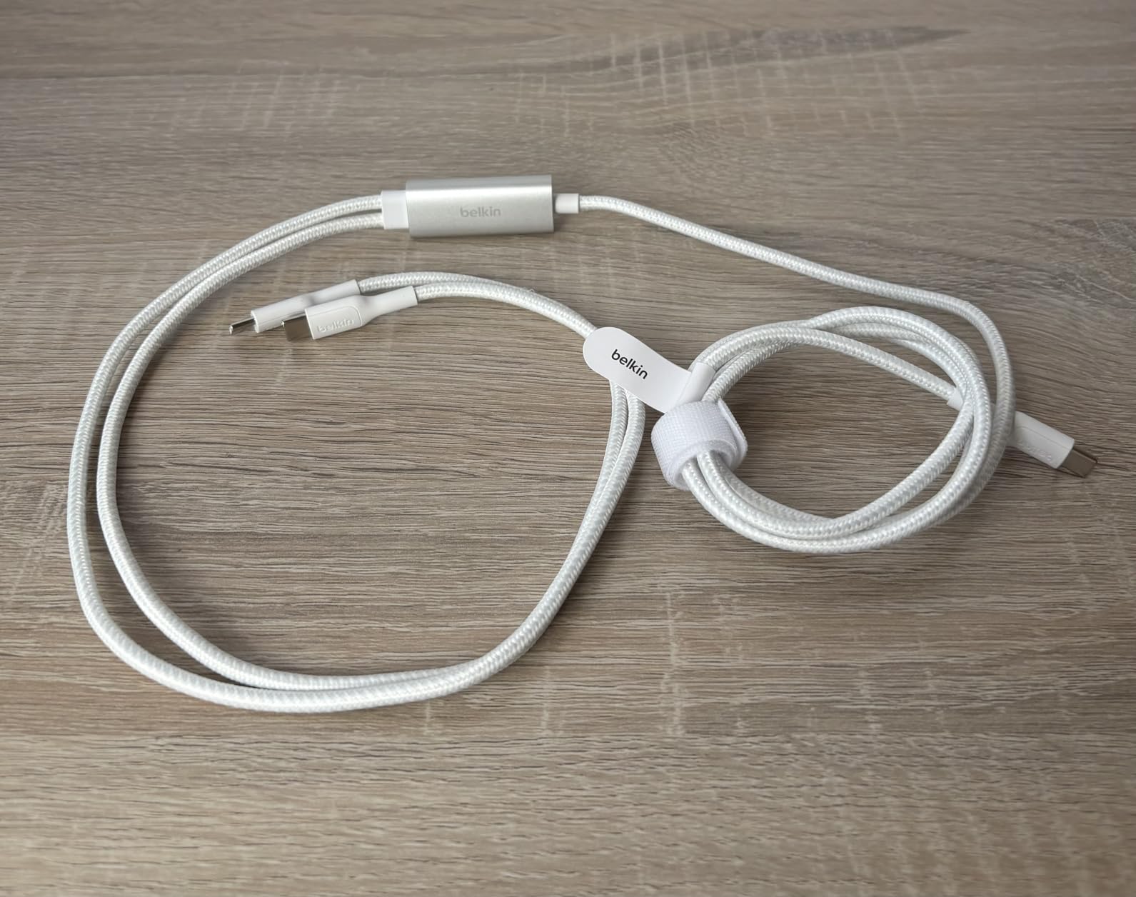 Zwei Geräte, ein Kabel