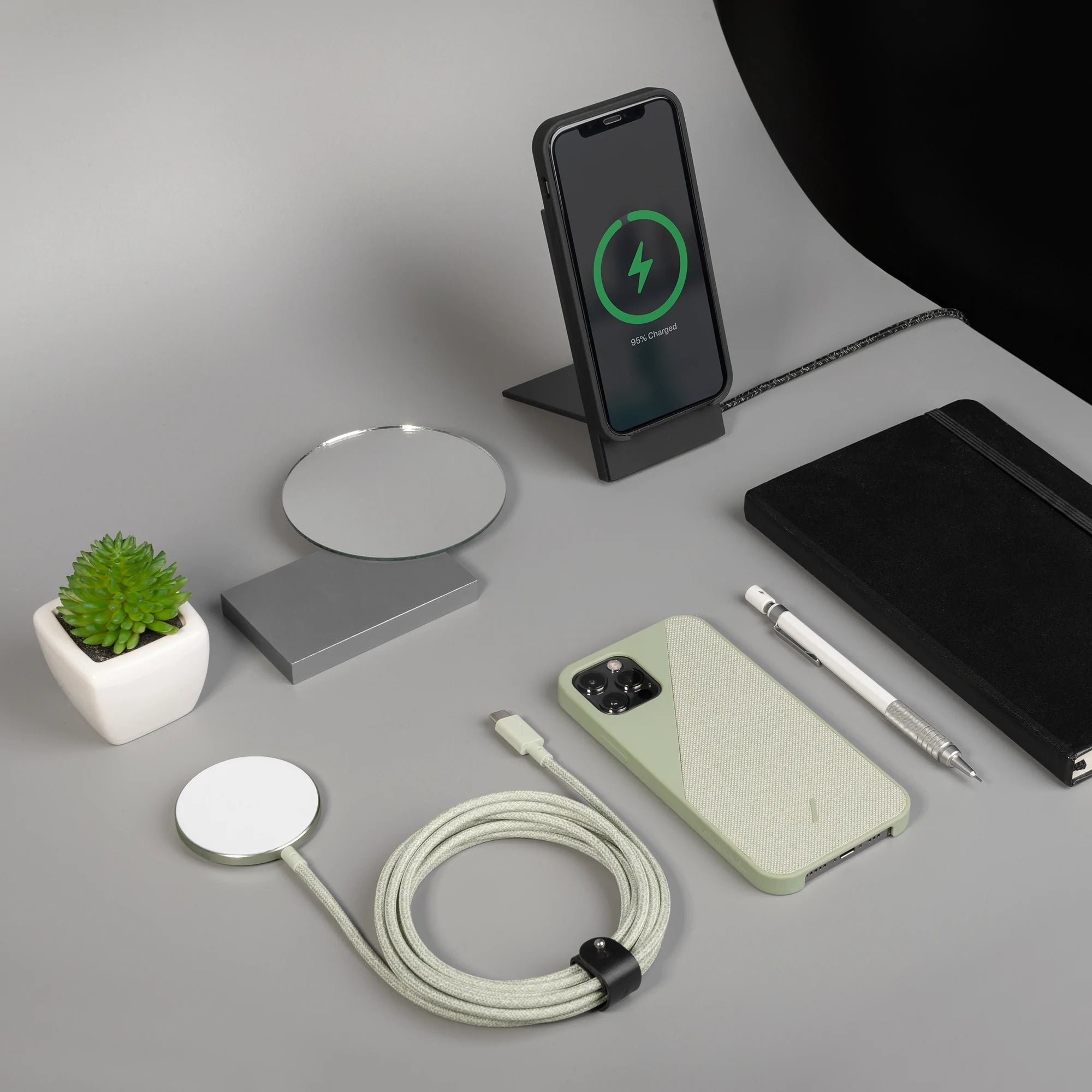 native-union-snap-magnetic-wireless-charger-magnetisches-kabelloses-ladepad-7-5- image 5