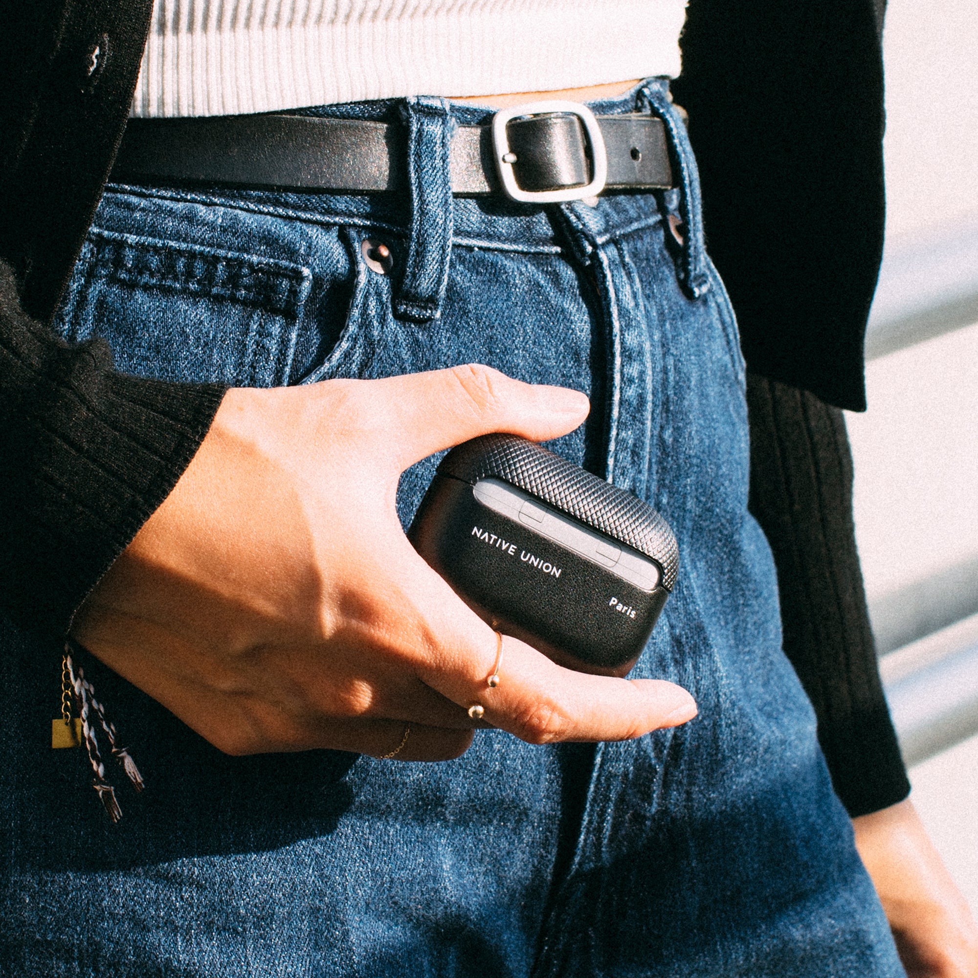 native-union-re-classic-case-f-r-airpods-pro-gen-1-2-pflanzliches-yatay-material image 2