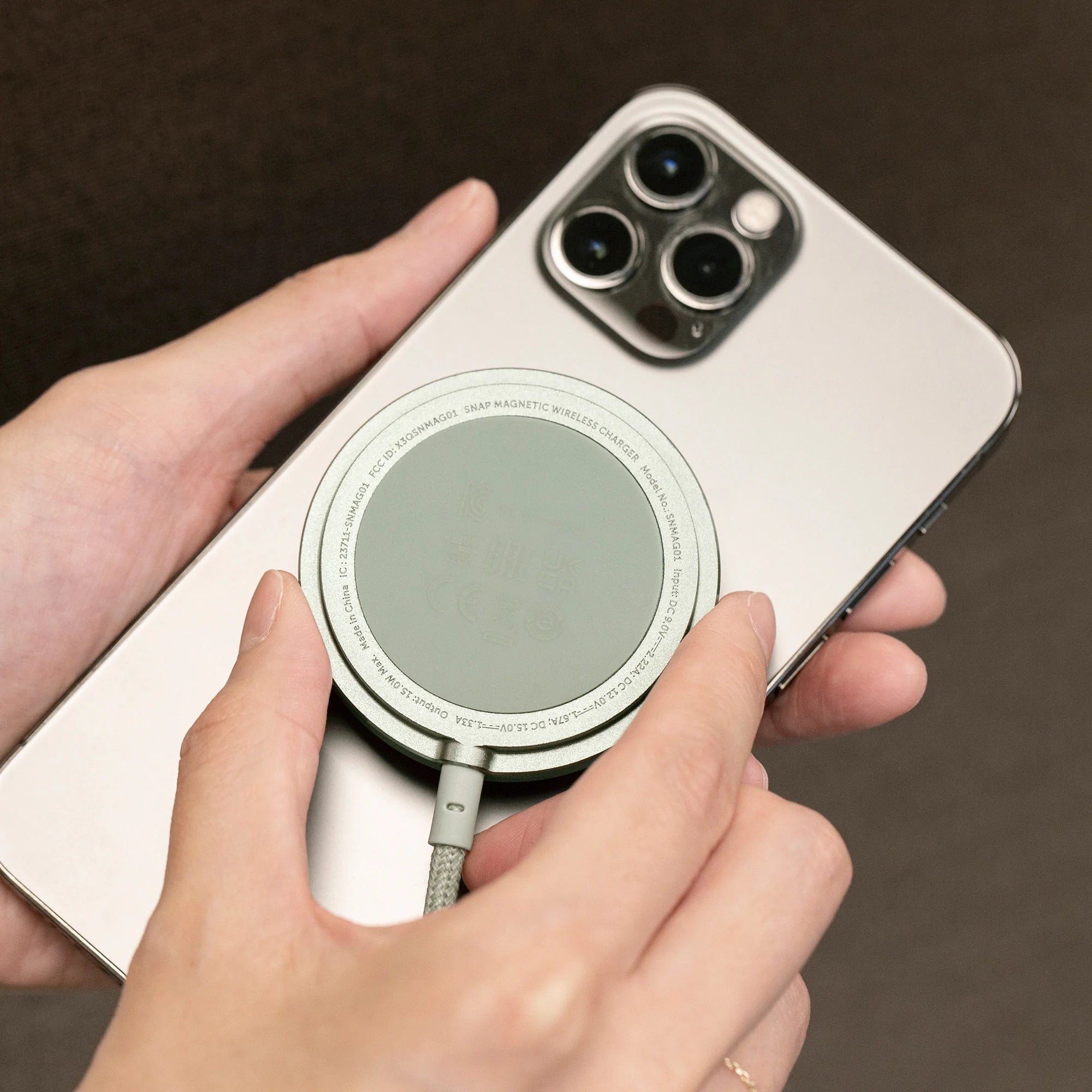 native-union-snap-magnetic-wireless-charger-magnetisches-kabelloses-ladepad-7-5- image 8
